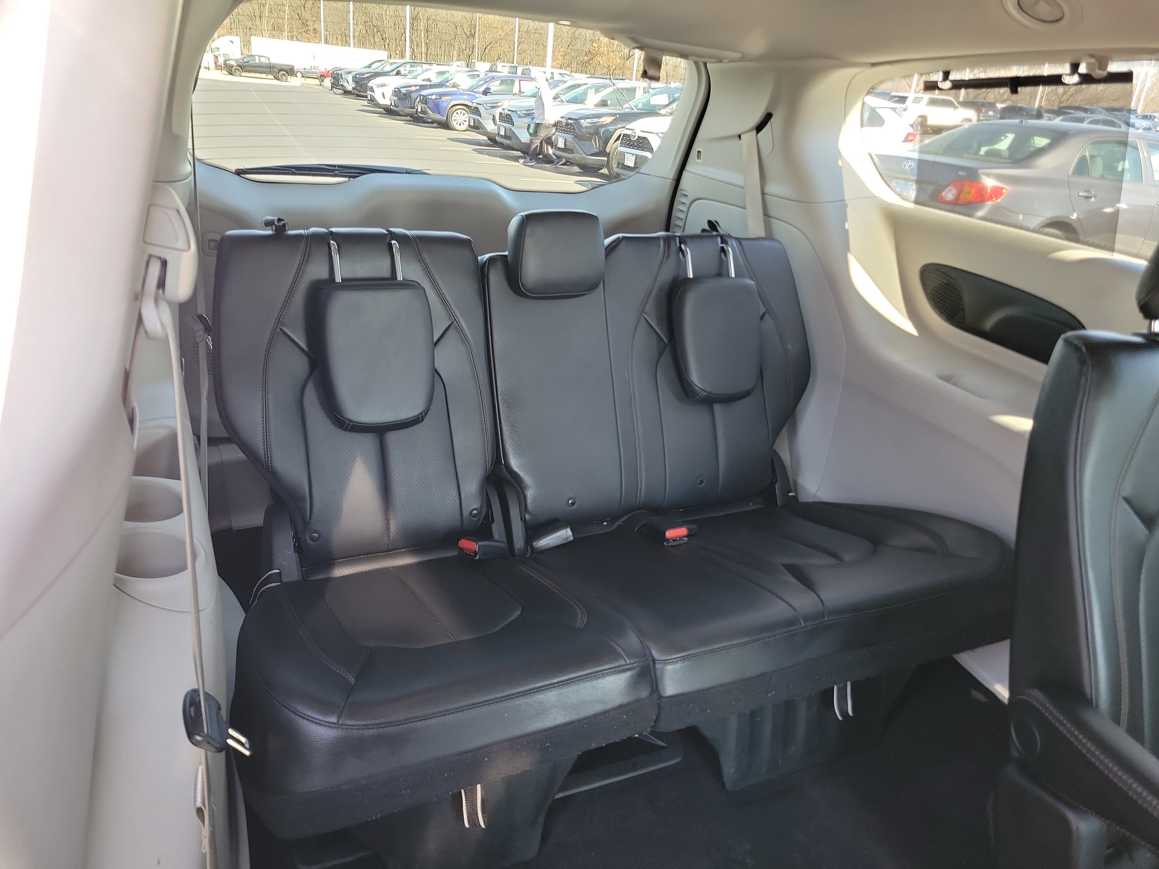 Used 2019 Chrysler Pacifica Touring-L Plus w/ Tire & Wheel Group image 29