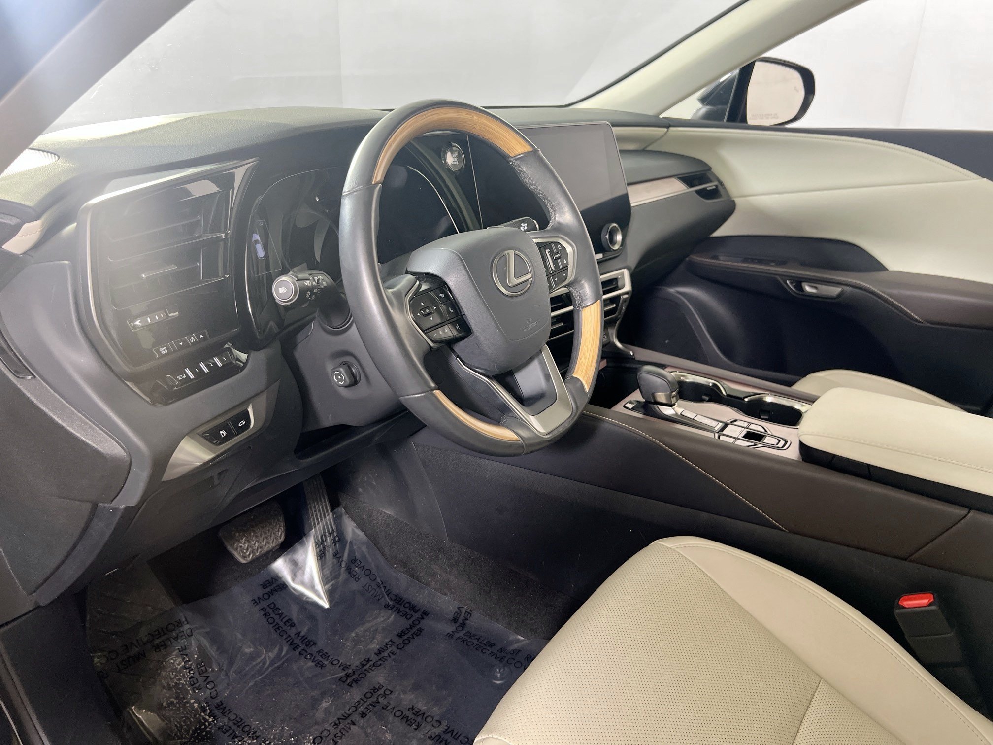 Used 2024 Lexus RX 350 Premium w/ Accessory Package (Z1) AWD/4WD image 9