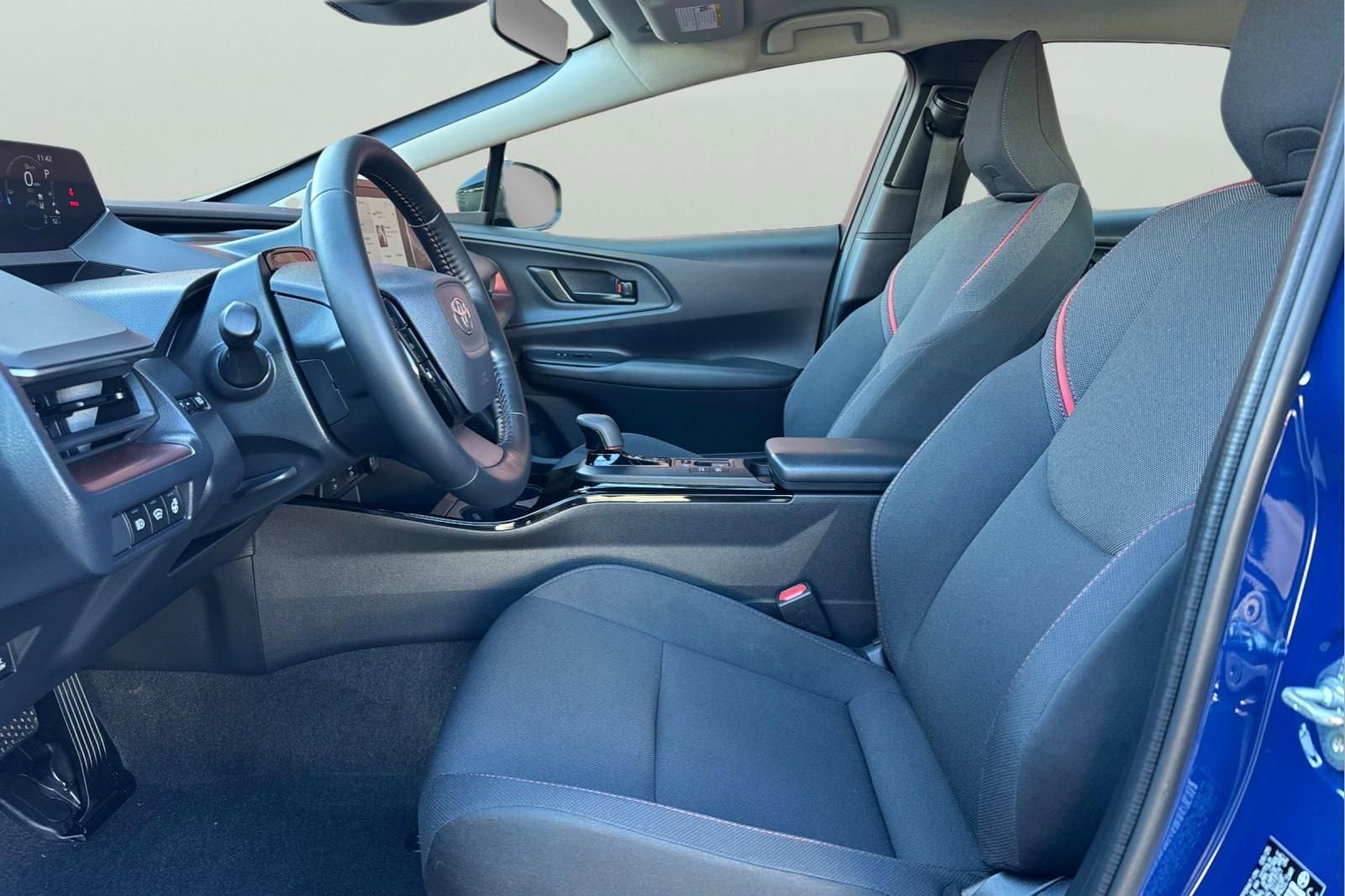 Used 2025 Toyota Prius Plug-In Hybrid image 14