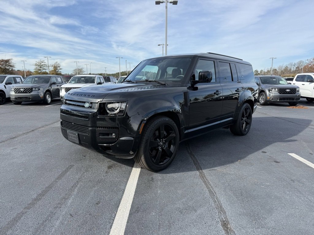 Used 2024 Land Rover Defender 130 X-Dynamic SE image 3