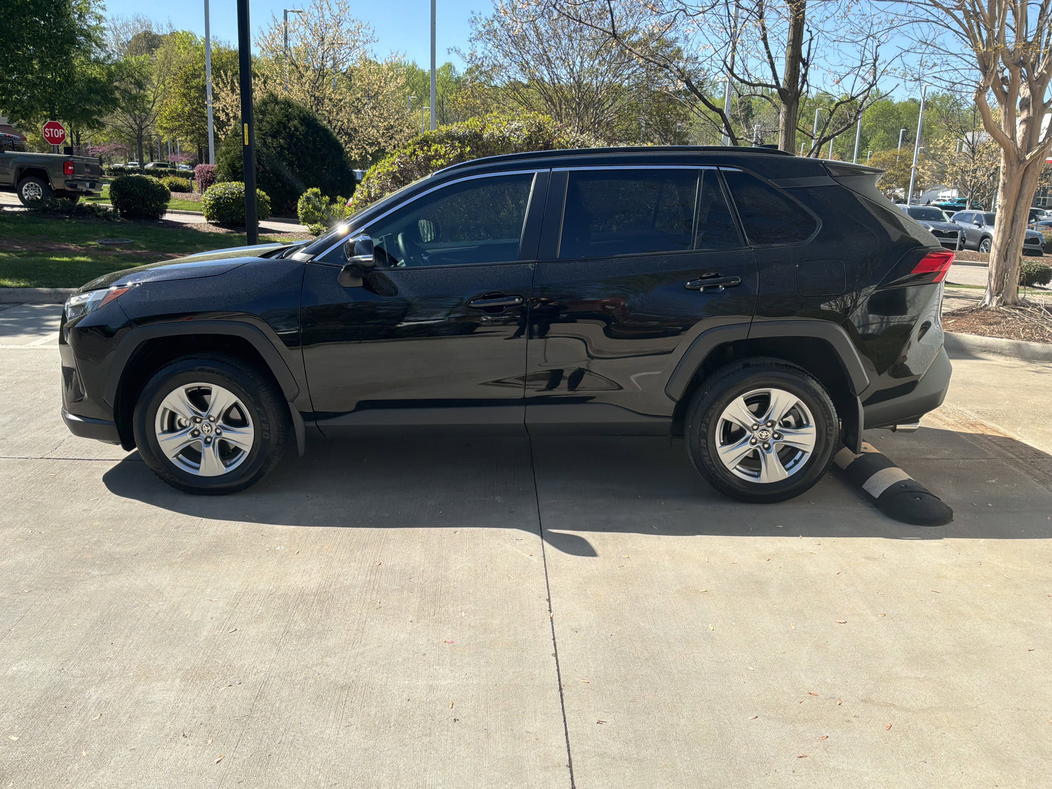 Used 2025 Toyota RAV4 XLE w/ Convenience Package image 9