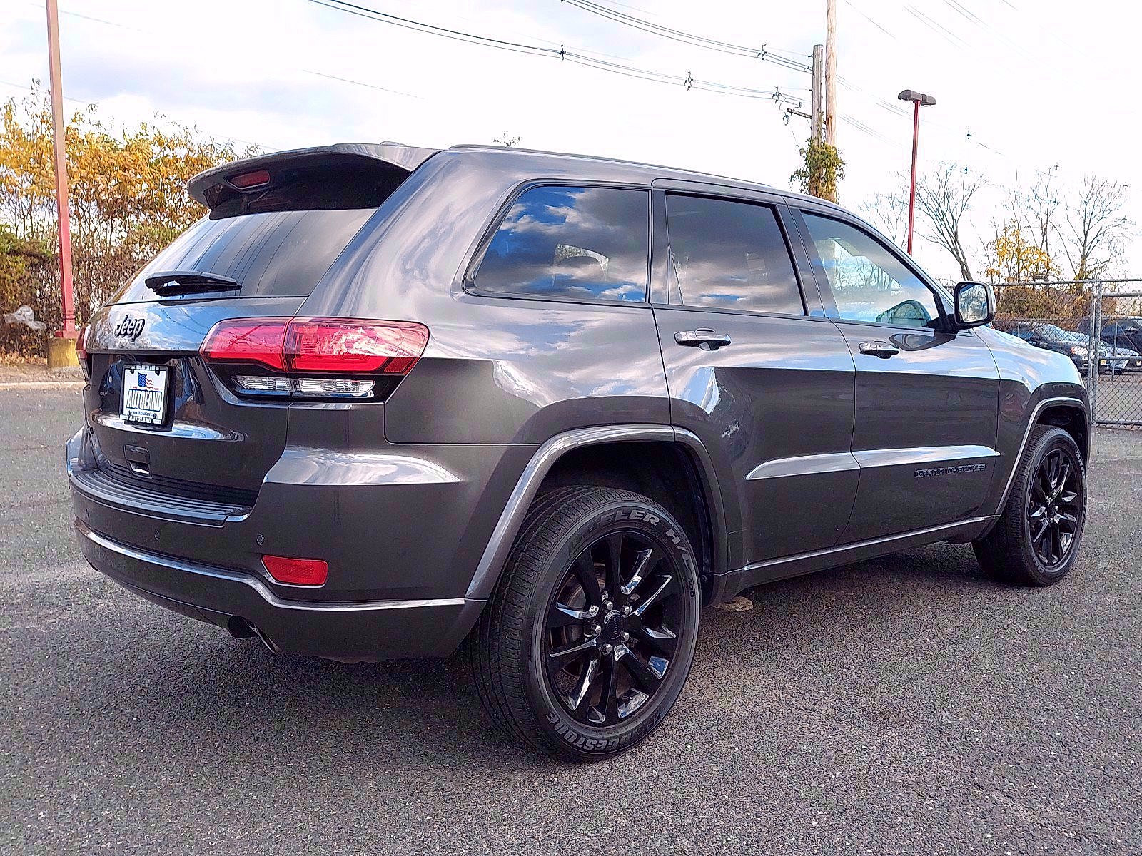 Used 2018 Jeep Grand Cherokee Altitude AWD/4WD image 6