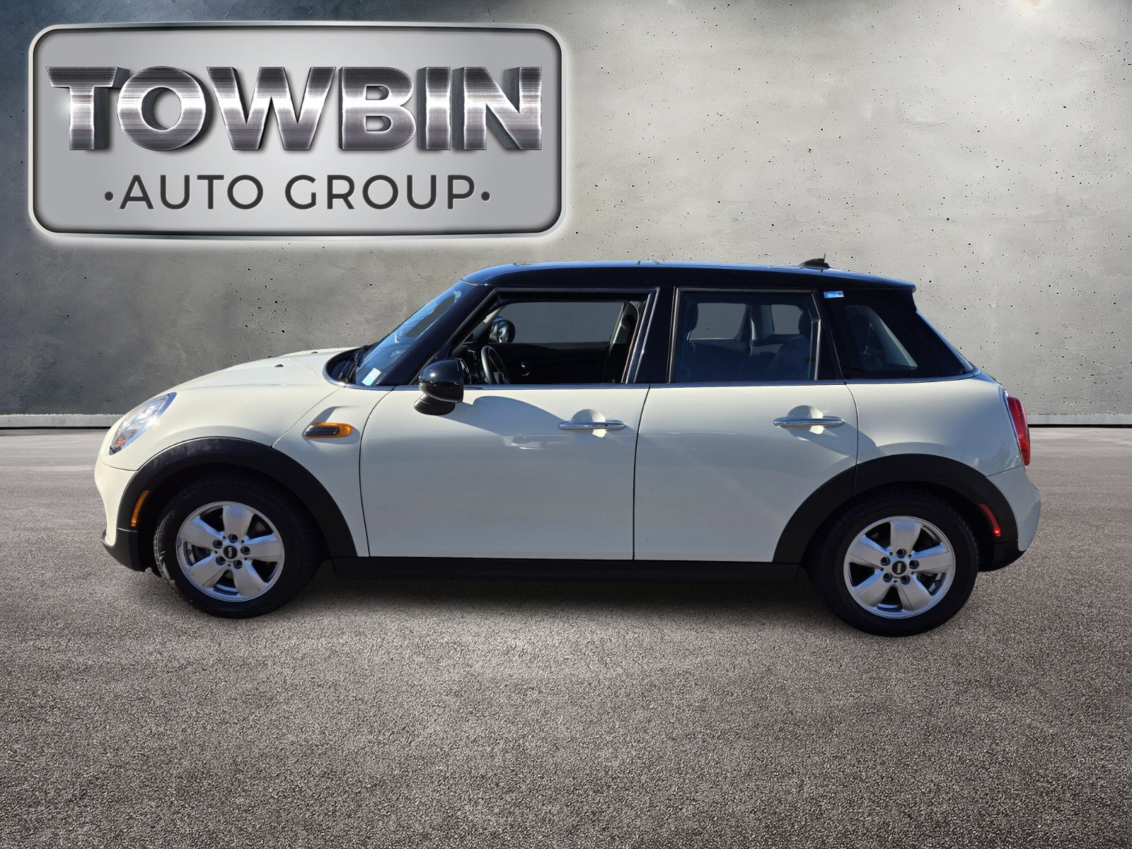 Used 2016 MINI Cooper 4-Door Hardtop image 7