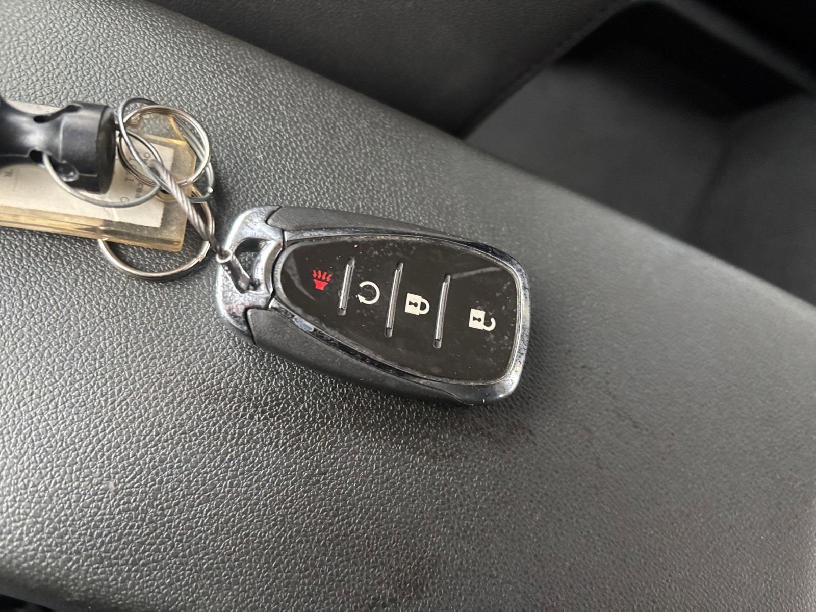 Used 2025 Chevrolet Trax LT FWD image 23