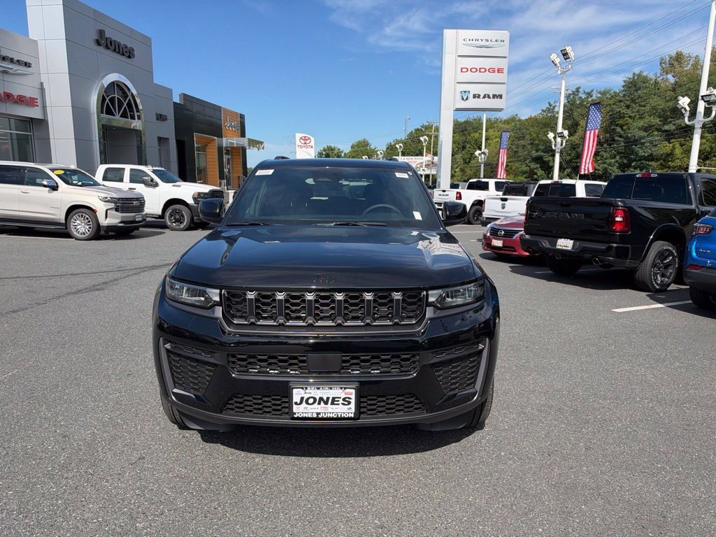 New 2027 Jeep Grand Cherokee Altitude AWD/4WD image 3