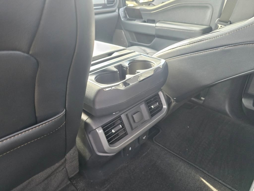 Used 2022 Ford F150 Lightning Lariat image 19