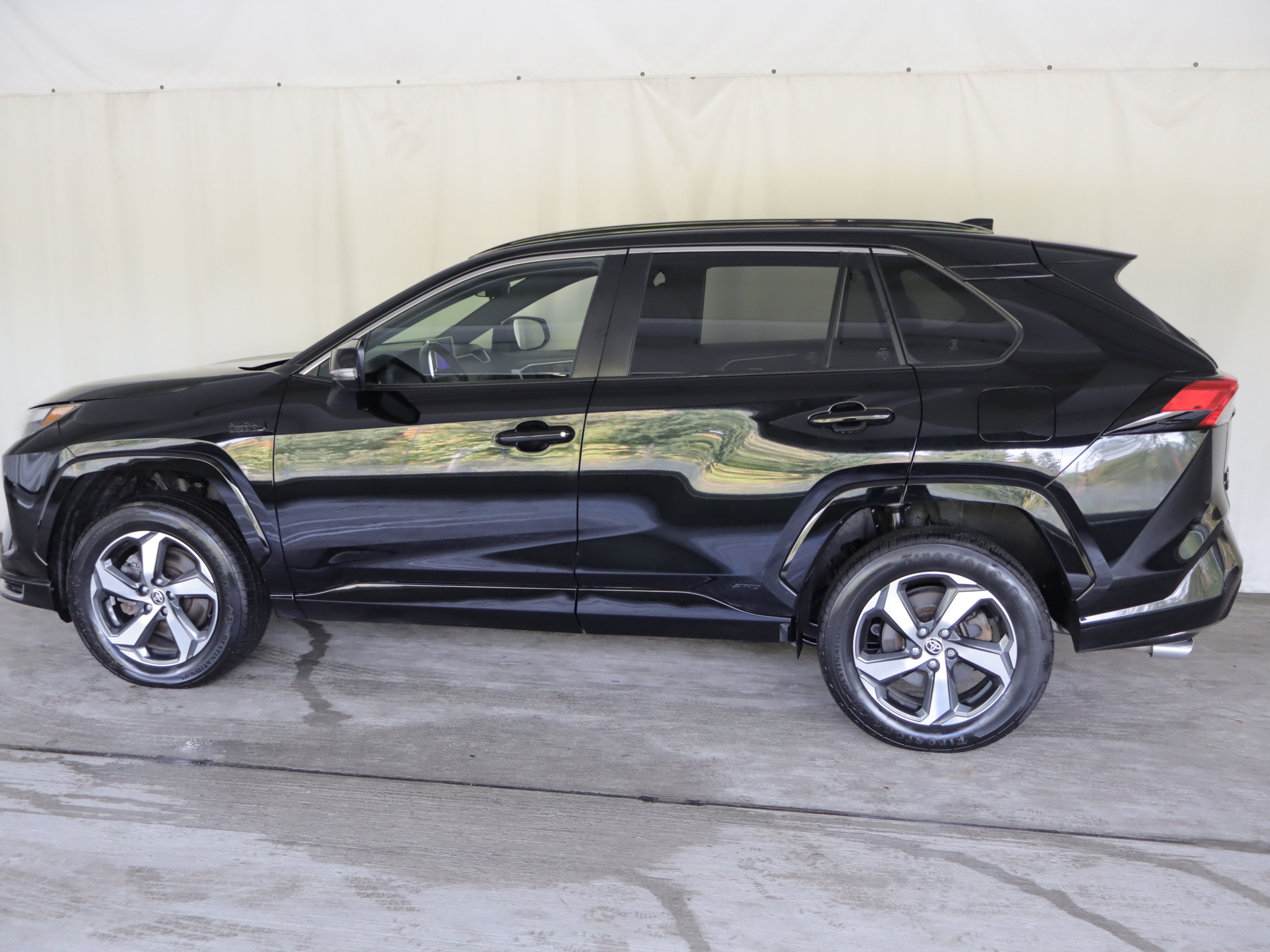 Used 2023 Toyota RAV4 SE w/ Weather & Moonroof Package AWD/4WD image 25
