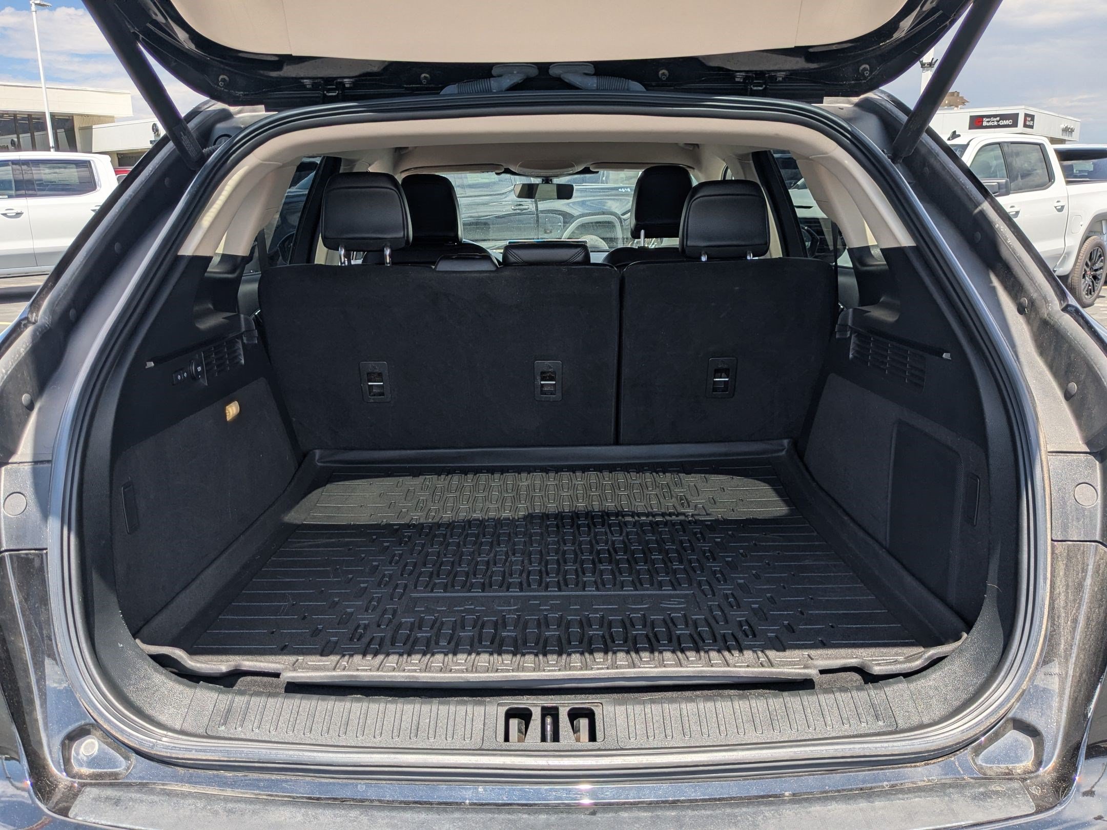 Used 2023 Lincoln Nautilus AWD w/ Premium Package image 32