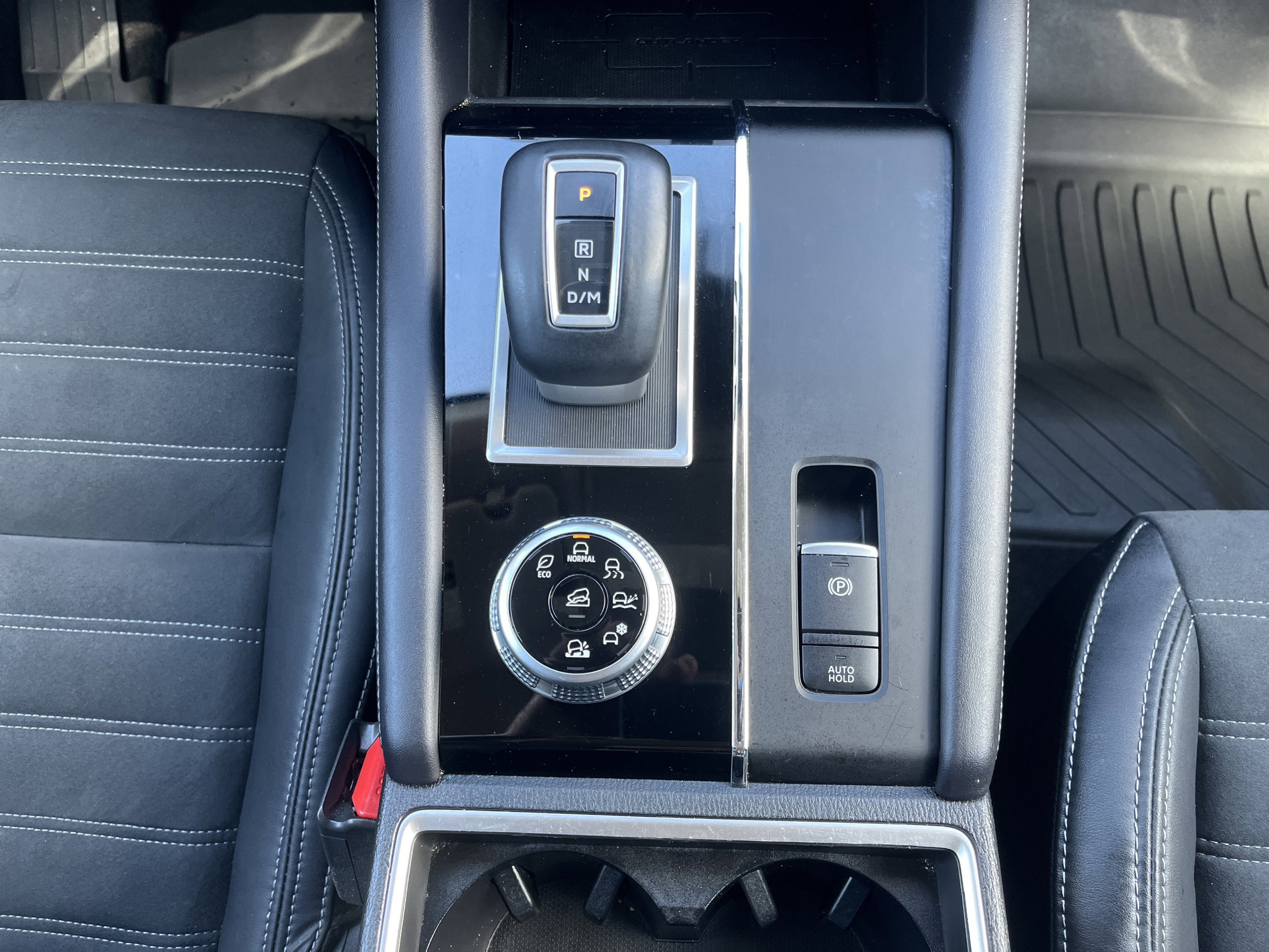 Used 2023 Mitsubishi Outlander SE AWD/4WD image 28
