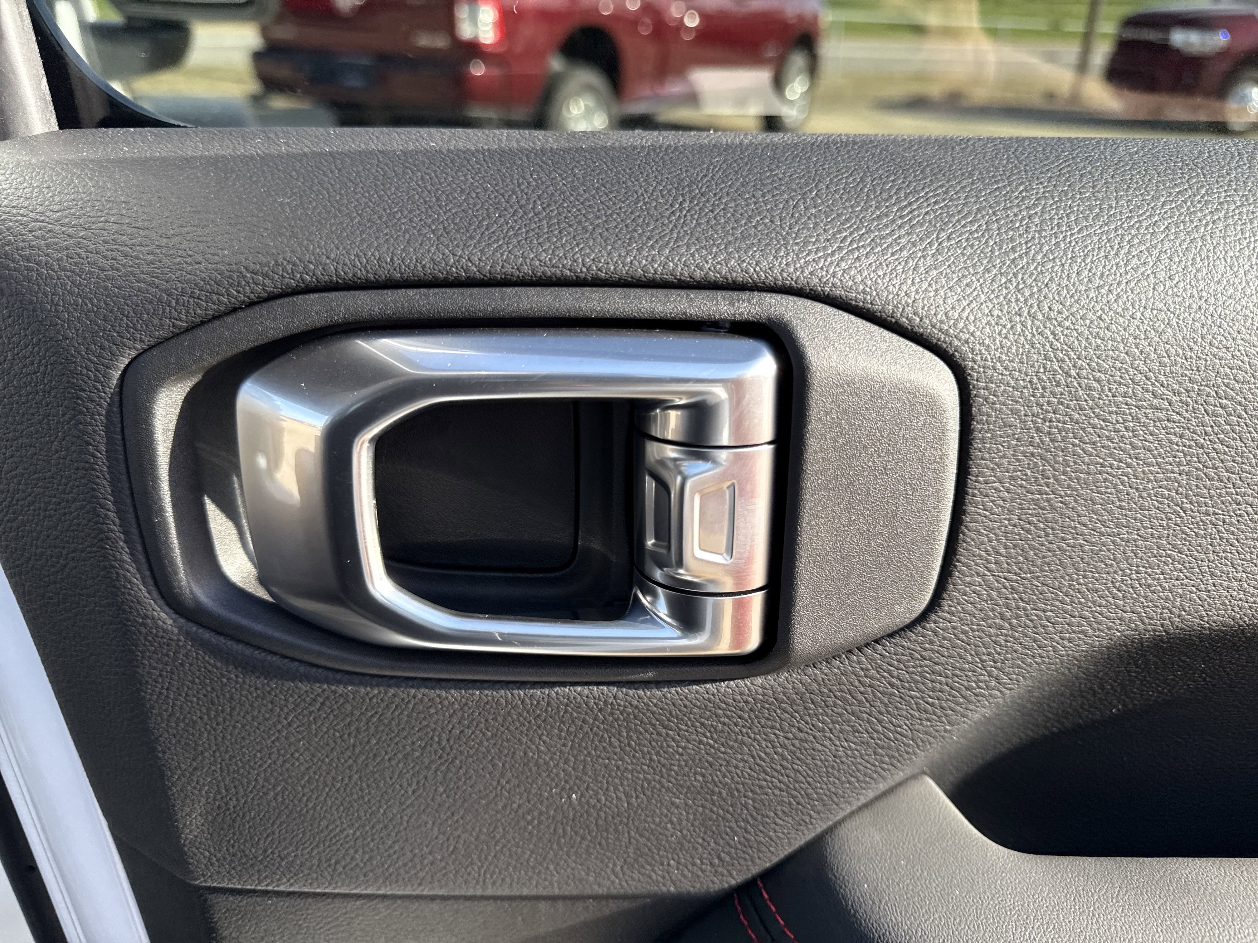 New 2025 Jeep Wrangler Unlimited Rubicon w/ Technology Group image 31