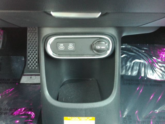 Used 2024 Genesis GV60 RWD image 47