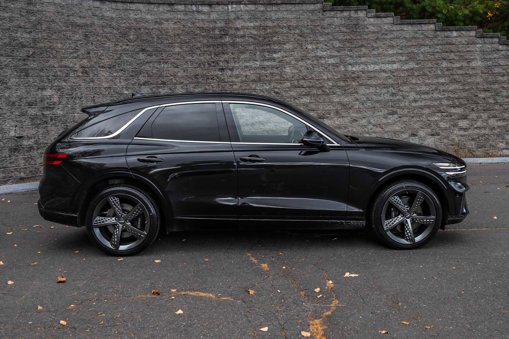 Used 2023 Genesis GV70 2.5T w/ Sport Prestige Package image 4