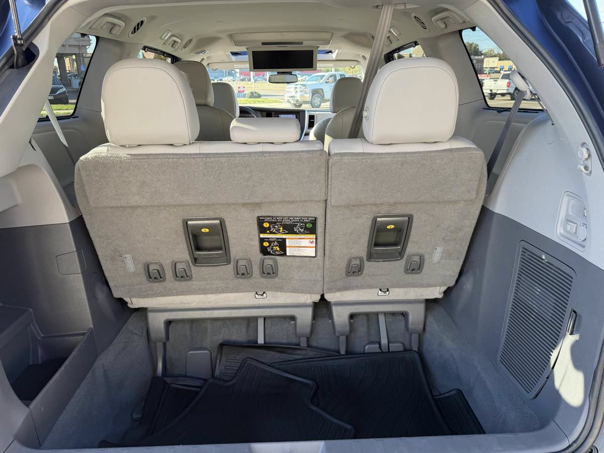 Used 2020 Toyota Sienna XLE Premium AWD/4WD image 18