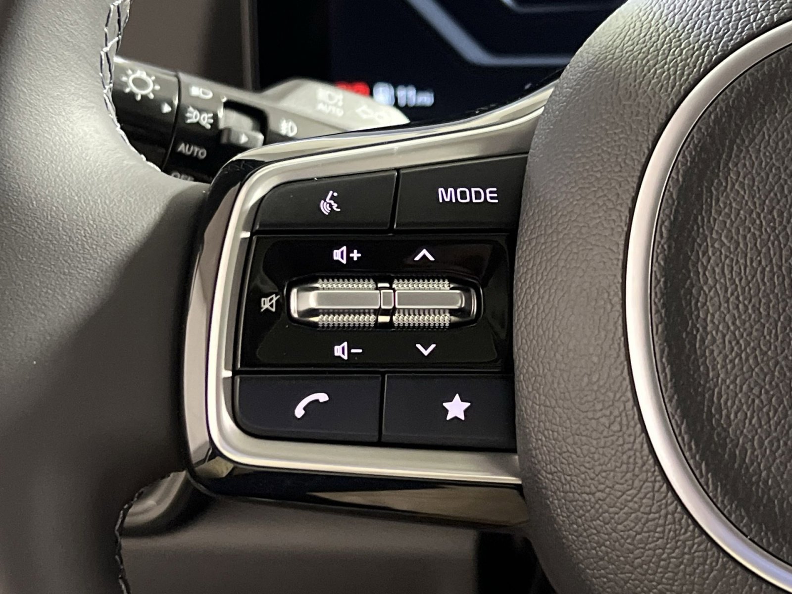 New 2026 Kia Carnival SX w/ SX Dark Edition Package image 30