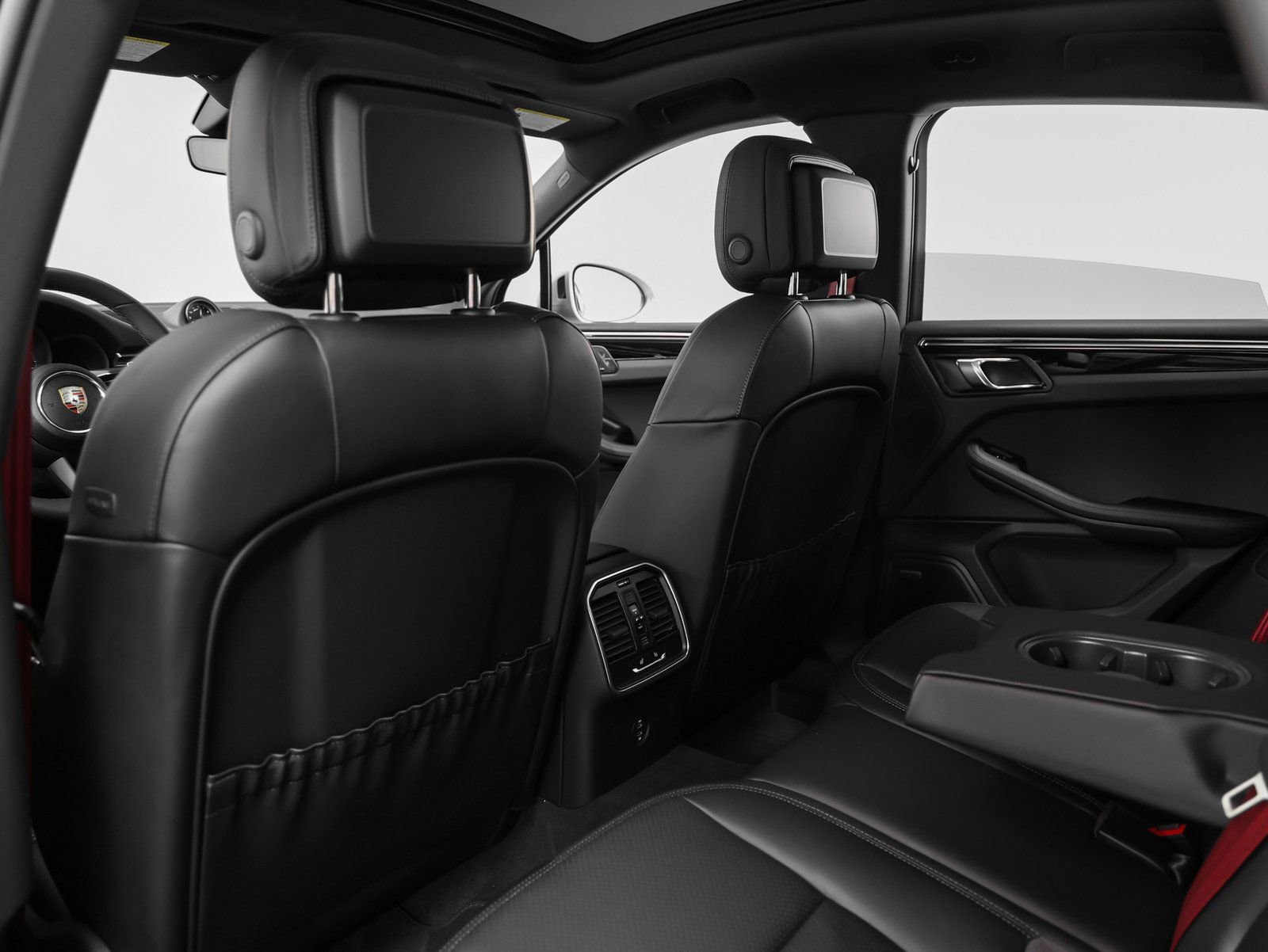 Certified 2025 Porsche Macan AWD/4WD image 38