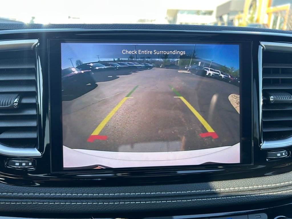 Certified 2025 Chrysler Pacifica Limited image 13