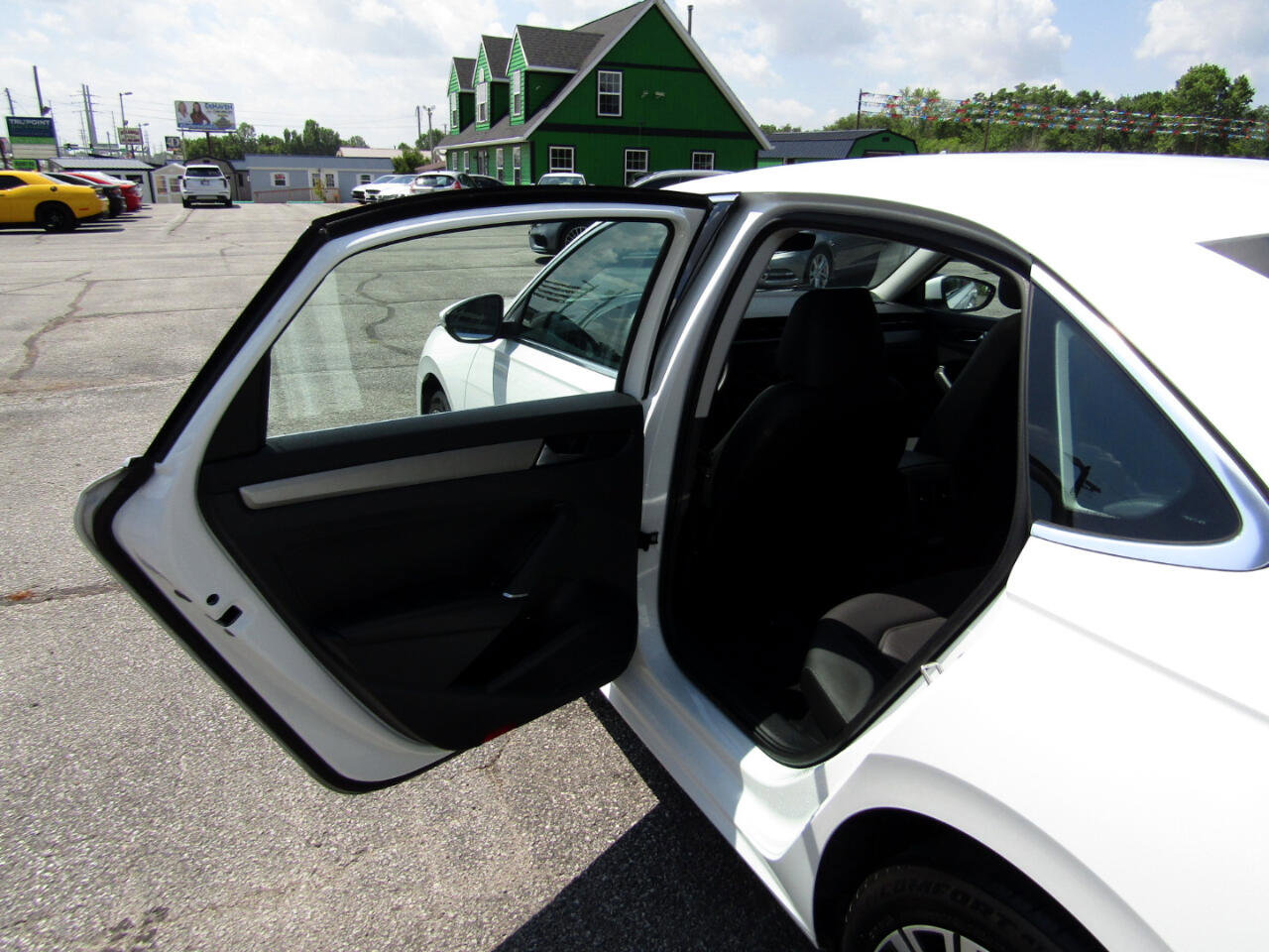 Used 2022 Volkswagen Passat 2.0T SE image 19