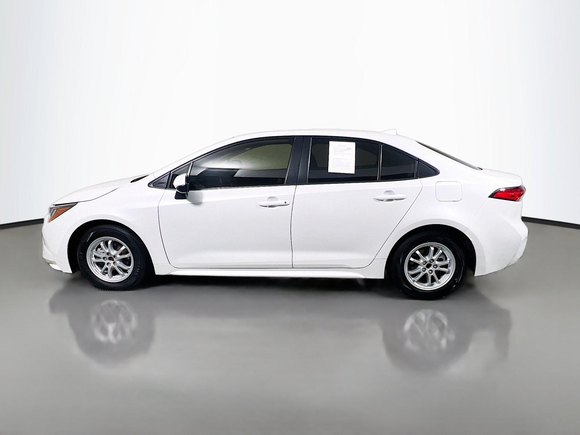 Used 2022 Toyota Corolla LE FWD image 9