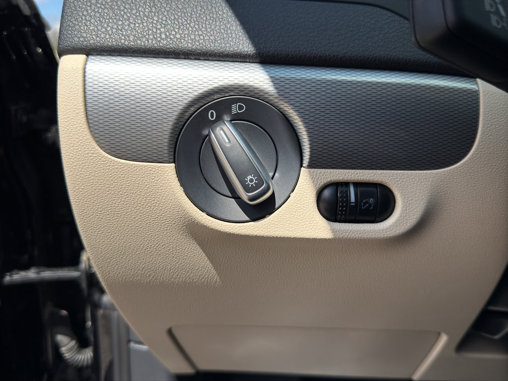 Used 2017 Volkswagen Jetta SE FWD image 32