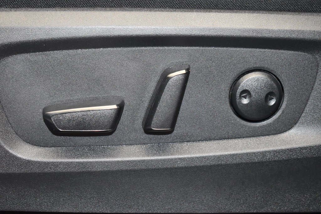 Used 2025 Nissan Pathfinder SV AWD/4WD image 13