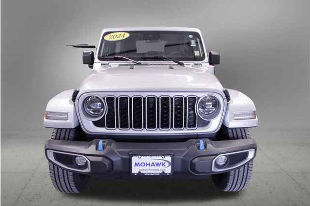Used 2024 Jeep Wrangler Unlimited Sahara w/ Technology Group image 9