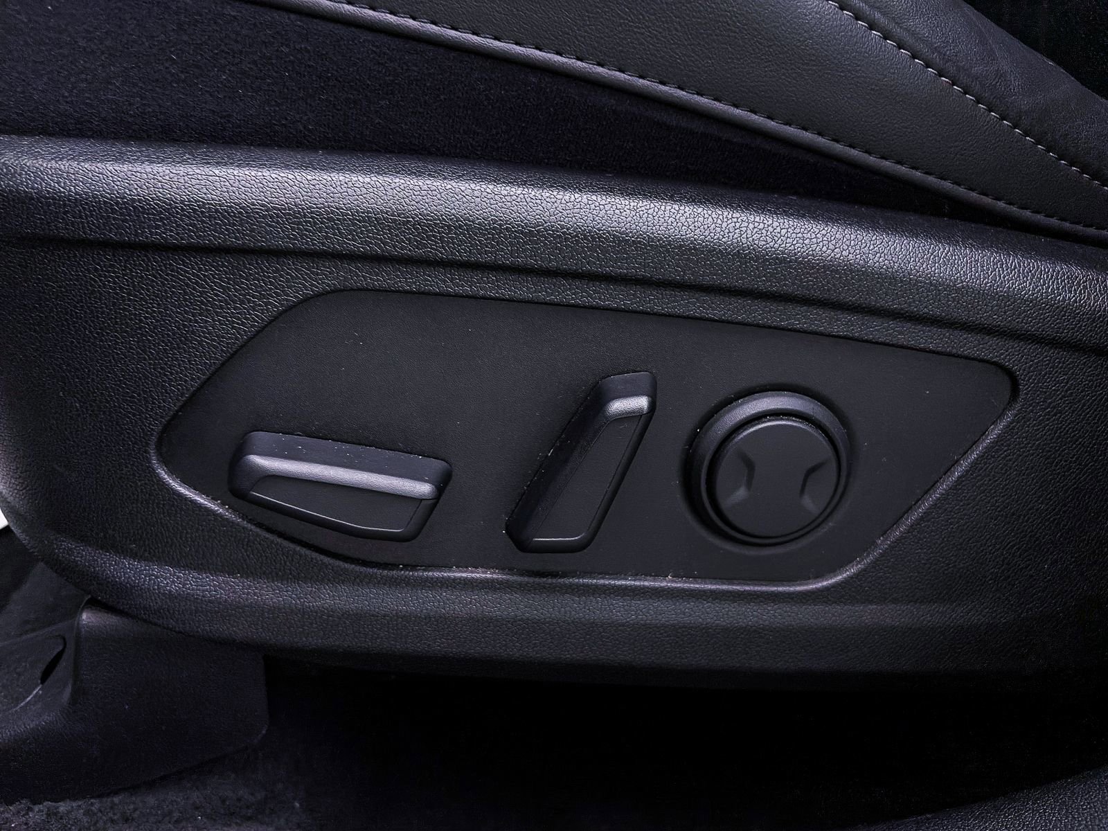 Used 2023 Kia Sorento SX image 21