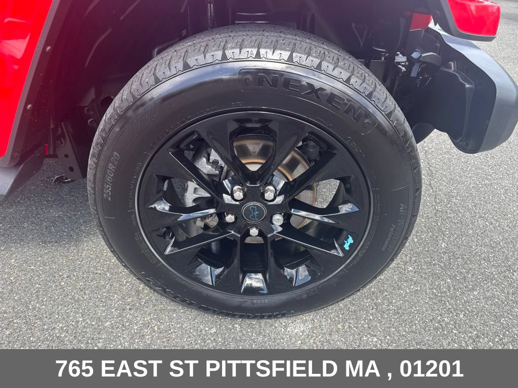 Used 2024 Jeep Wrangler Unlimited Sahara w/ Technology Group AWD/4WD image 31