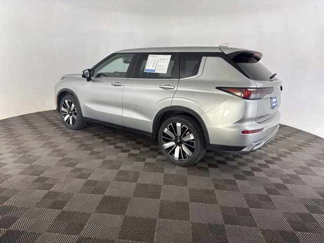 Used 2025 Mitsubishi Outlander SE AWD/4WD image 9