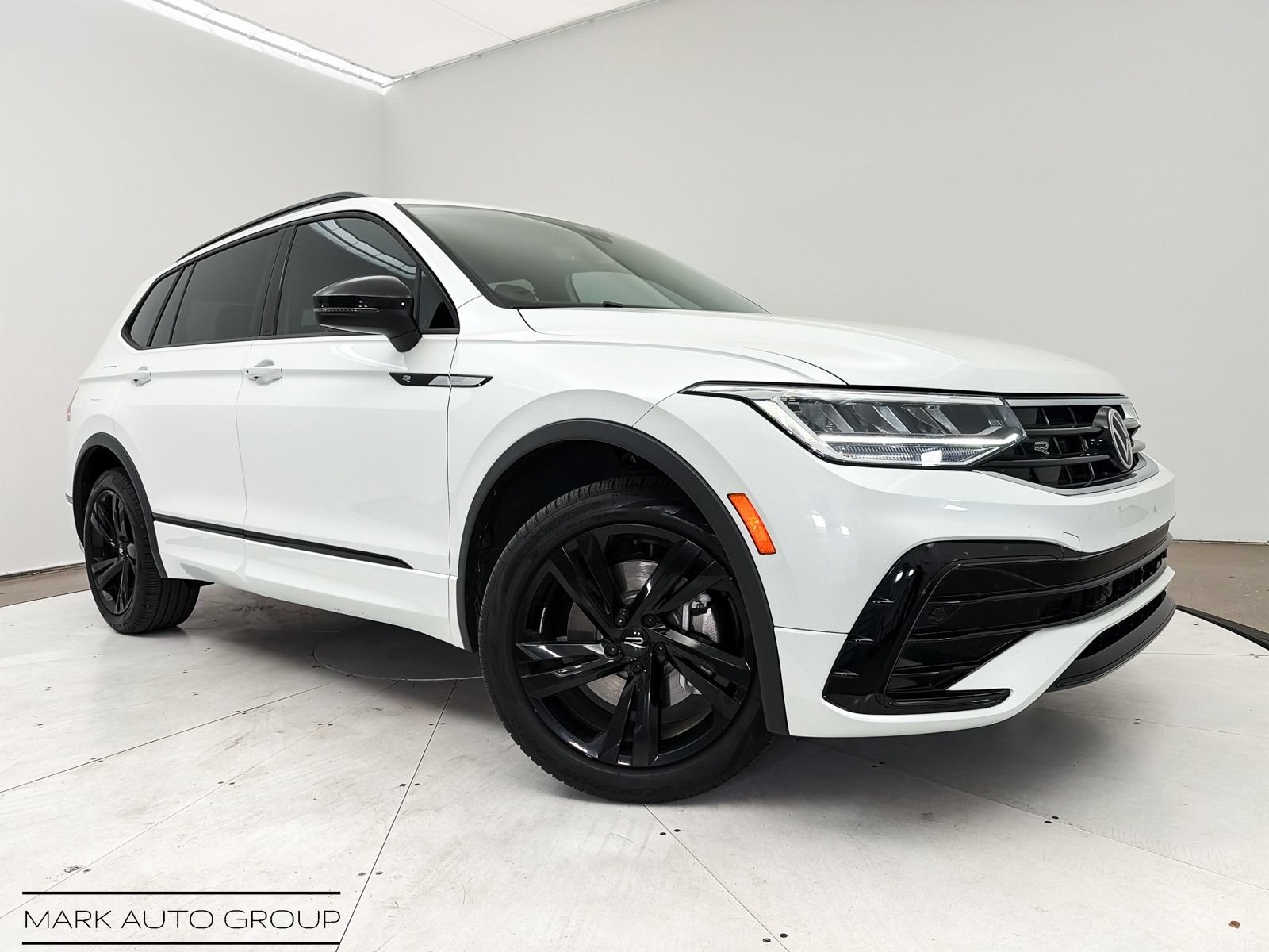 Used 2023 Volkswagen Tiguan SE R-Line FWD video 1