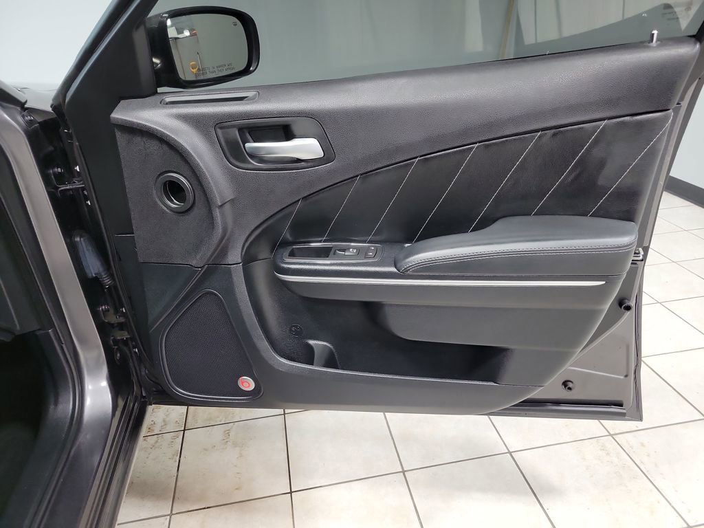 Used 2015 Dodge Charger SXT image 25