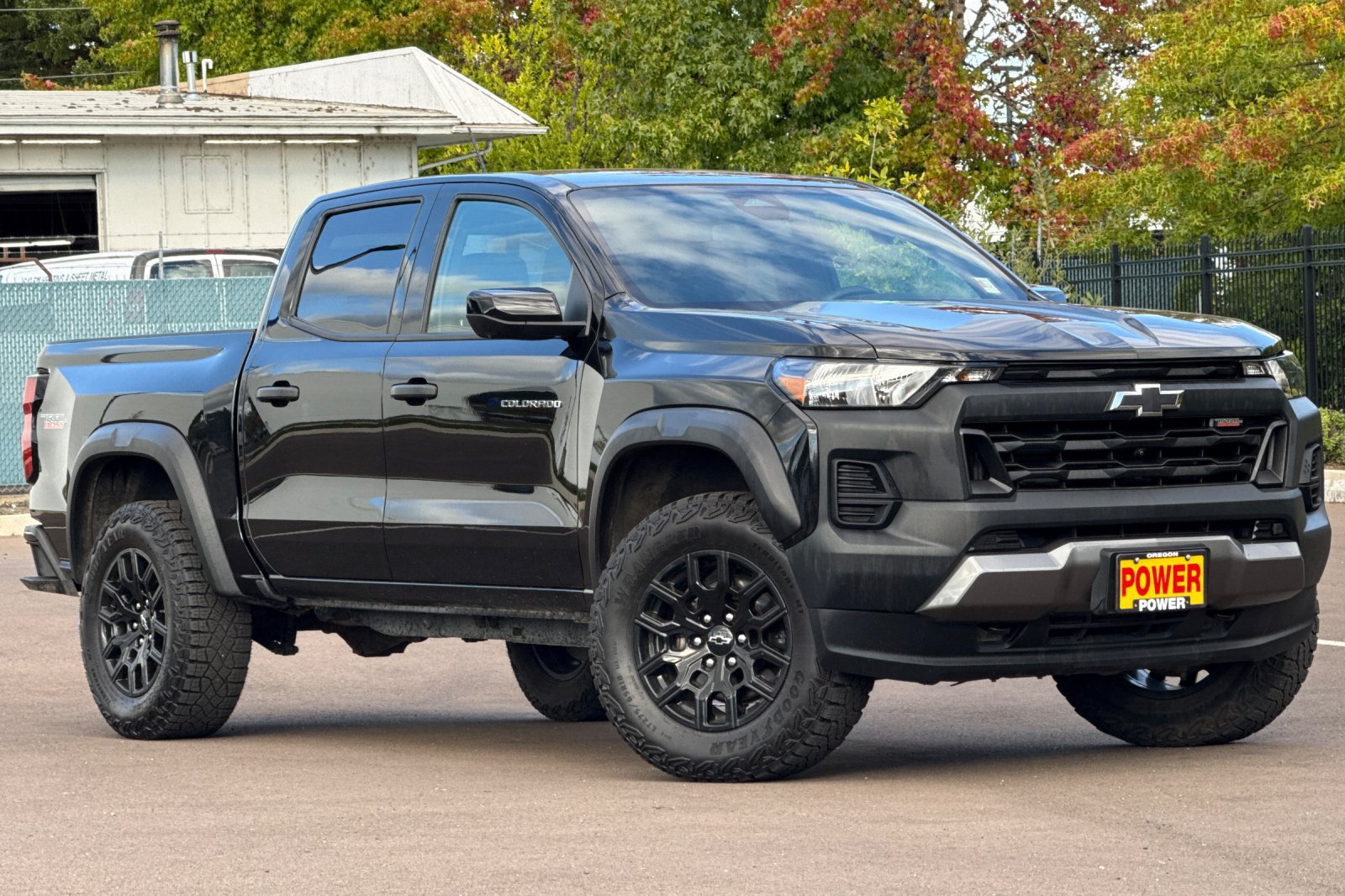 Used 2023 Chevrolet Colorado Trail Boss w/ Technology Package AWD/4WD image 2