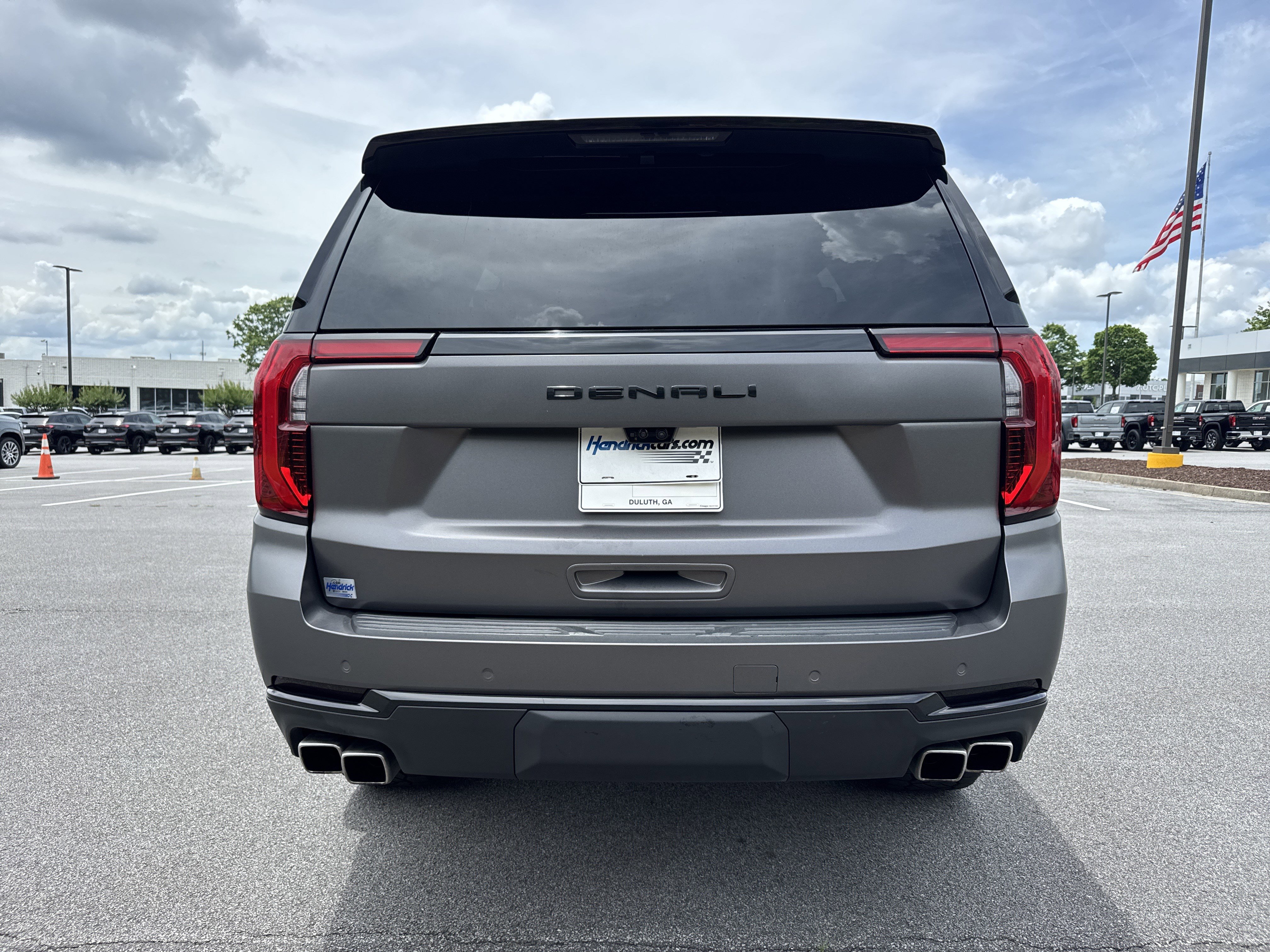 Used 2025 GMC Yukon Denali w/ Denali Reserve Package AWD/4WD image 9