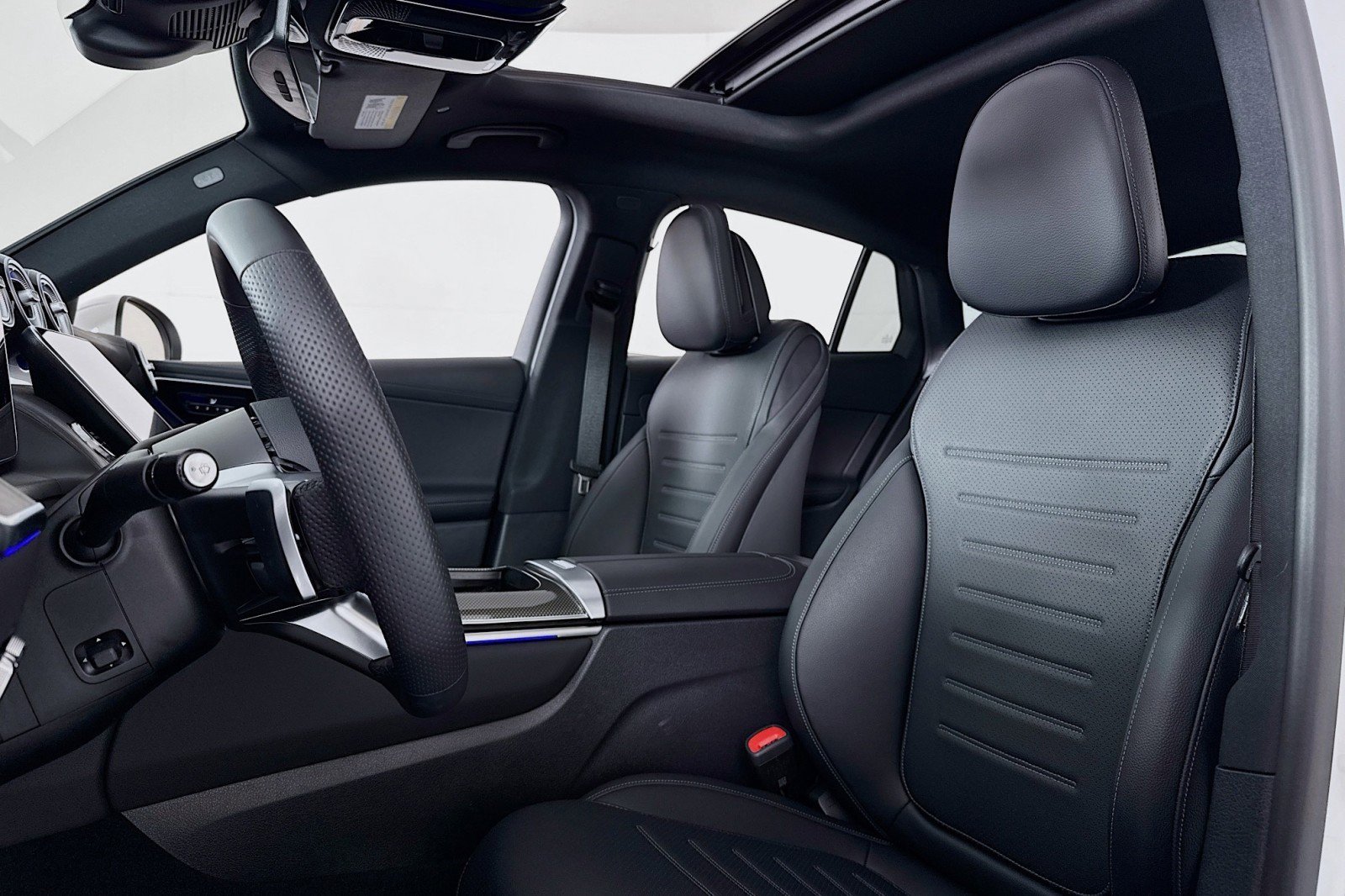 Certified 2025 Mercedes-Benz GLC 300 4MATIC image 17