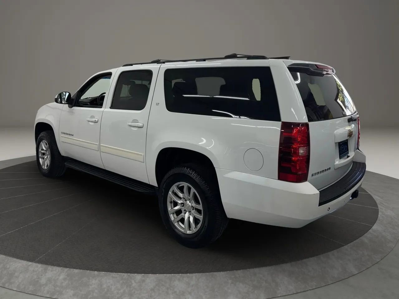 Used 2012 Chevrolet Suburban LT image 11