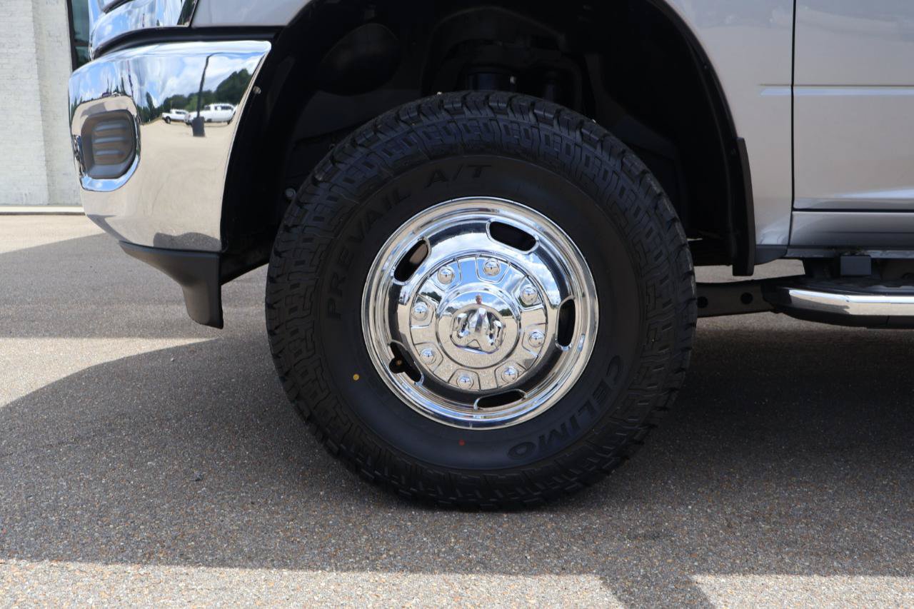 Used 2024 RAM 3500 Tradesman w/ Chrome Appearance Group AWD/4WD image 16