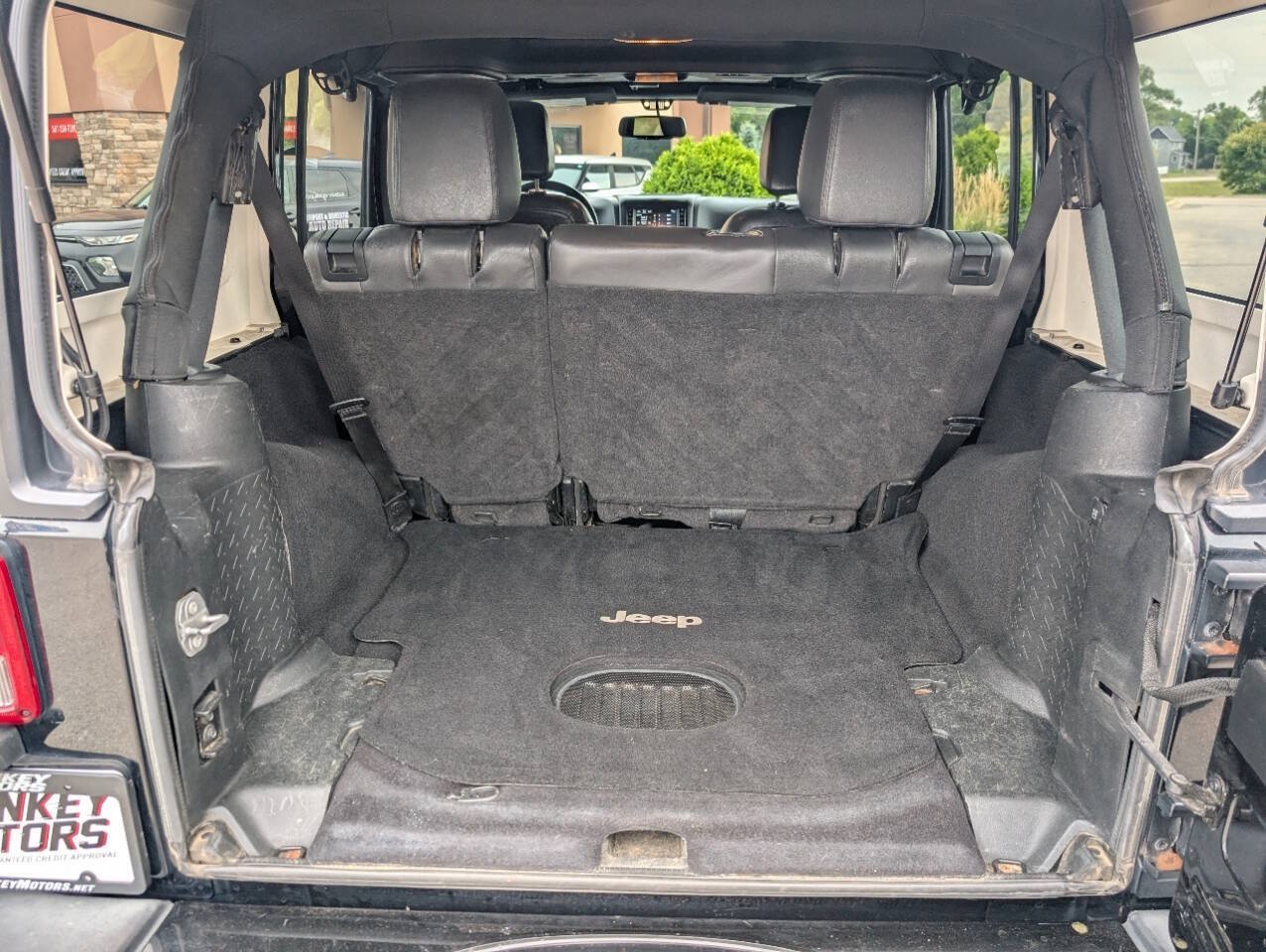 Used 2016 Jeep Wrangler Unlimited Sahara w/ Connectivity Group AWD/4WD image 13