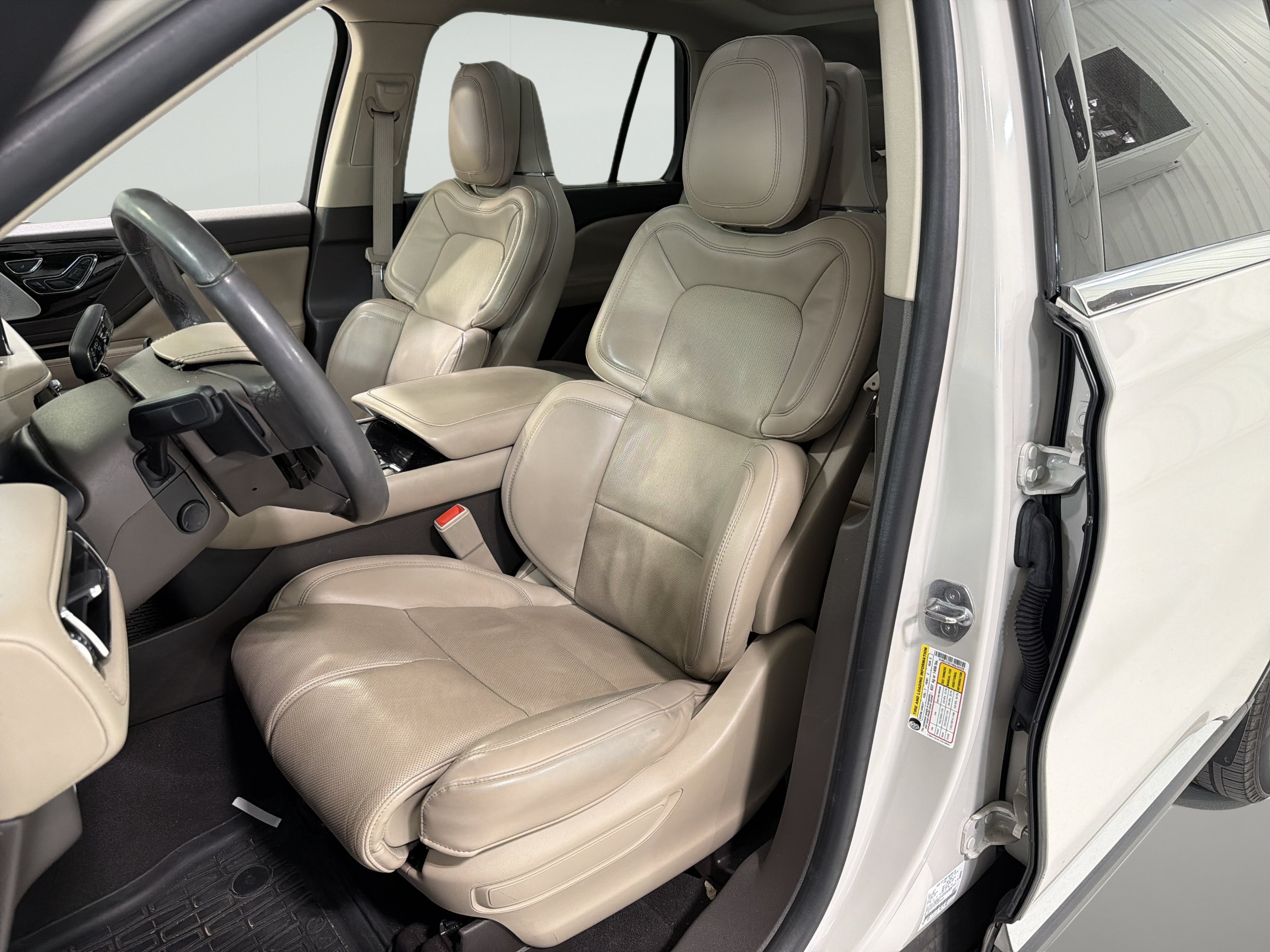 Used 2022 Lincoln Aviator Reserve w/ Equipment Group 201A AWD/4WD image 10