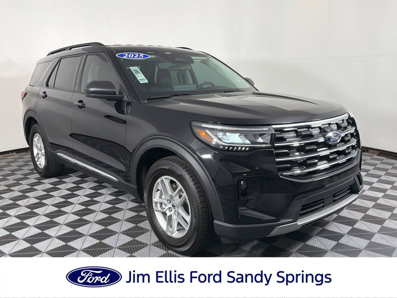 Used 2025 Ford Explorer Active w/ Active Comfort Package RWD image 1