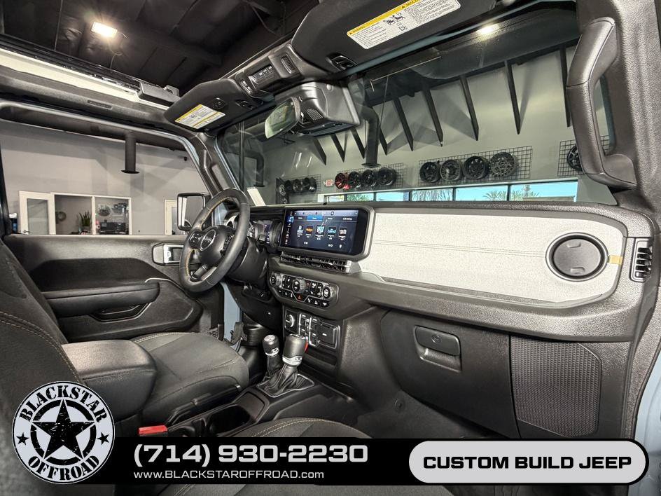 Used 2024 Jeep Wrangler Unlimited w/ Convenience Group AWD/4WD image 24
