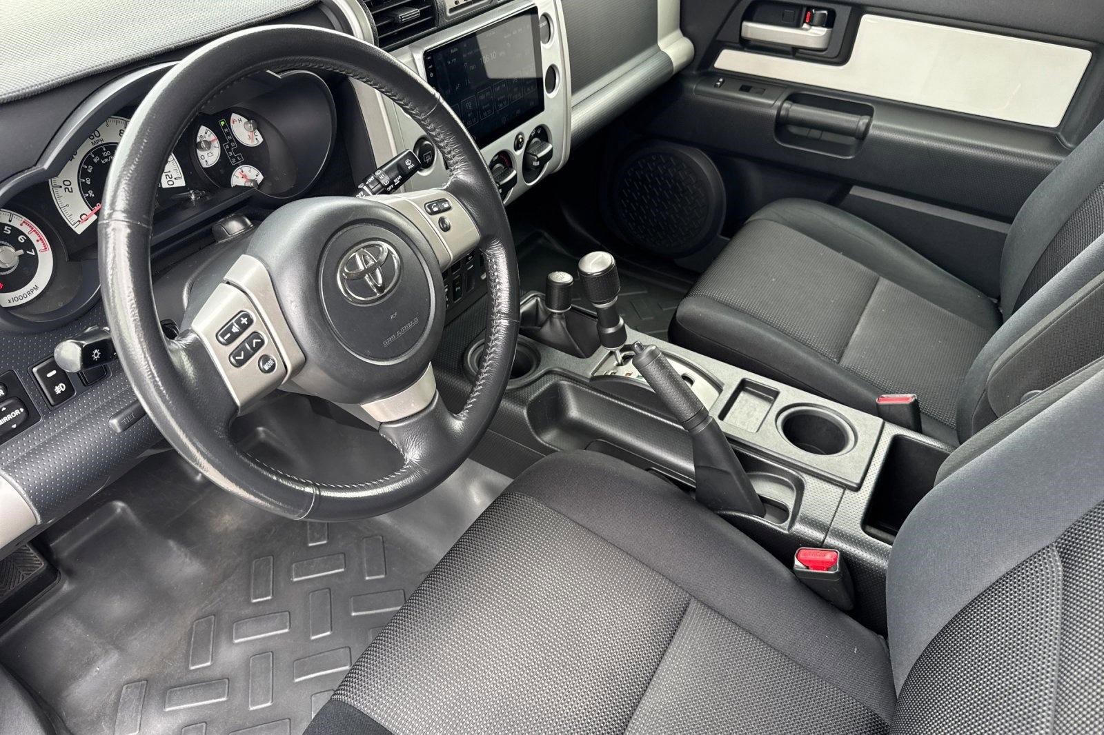 Used 2014 Toyota FJ Cruiser 4WD w/ Upgrade Package image 4
