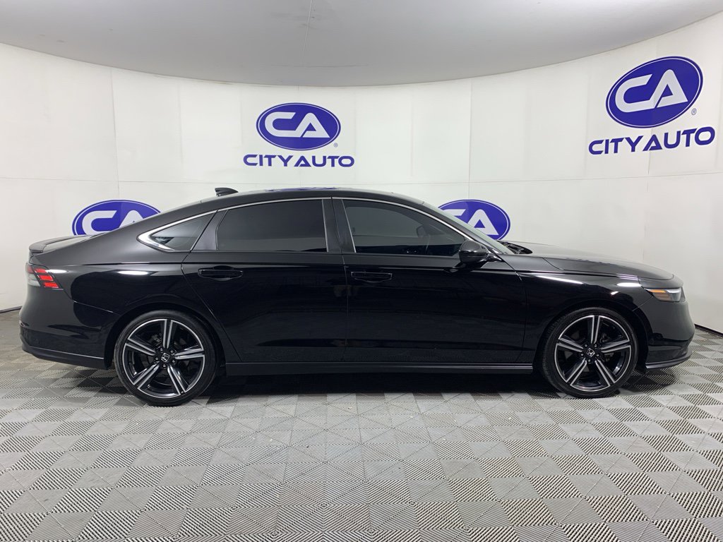 Used 2023 Honda Accord Sport image 2