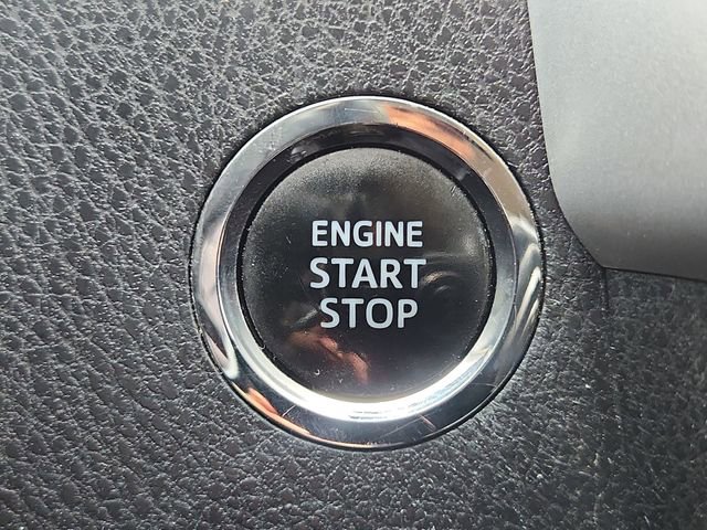 Used 2014 Toyota Highlander XLE AWD/4WD image 16