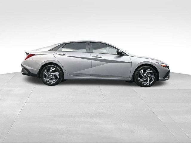 Used 2025 Hyundai Elantra SEL FWD image 38