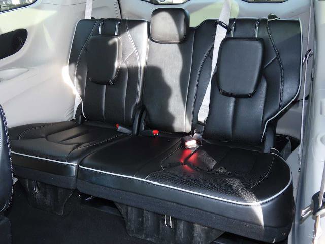 Used 2023 Chrysler Pacifica Limited image 19