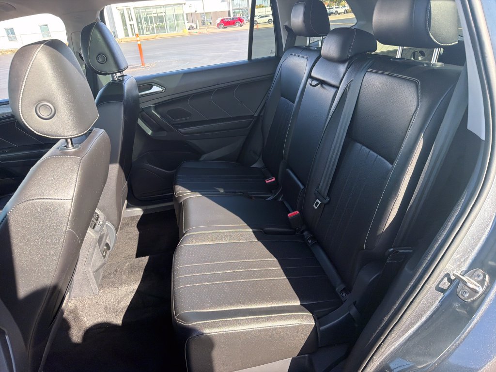 Certified 2023 Volkswagen Tiguan SE w/ Panoramic Sunroof Package AWD/4WD image 22