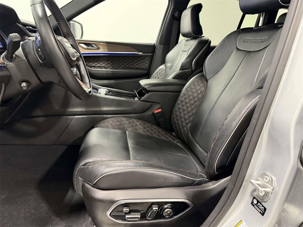 Certified 2024 Jeep Grand Cherokee Summit w/ Luxury Tech Group V image 15