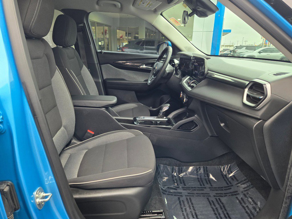 Certified 2025 Chevrolet TrailBlazer LT w/ LT Cold Weather Package image 7