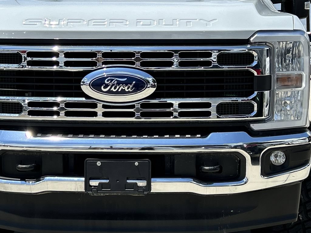Used 2025 Ford F250 XLT w/ FX4 Off-Road Package AWD/4WD image 9