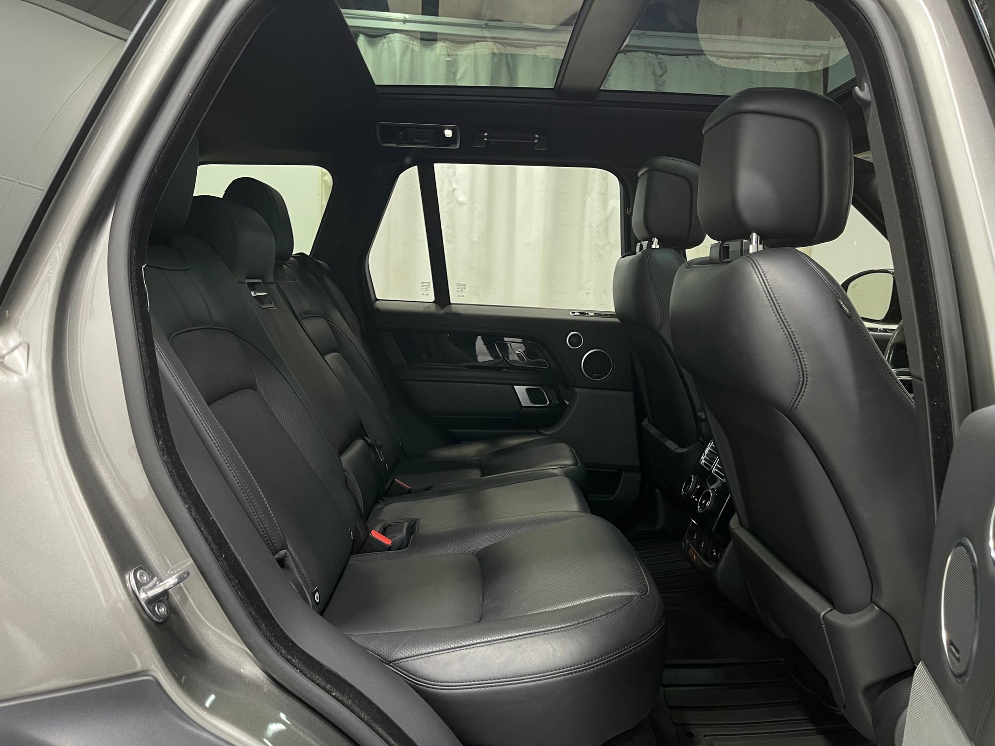 Used 2019 Land Rover Range Rover Supercharged AWD/4WD image 31