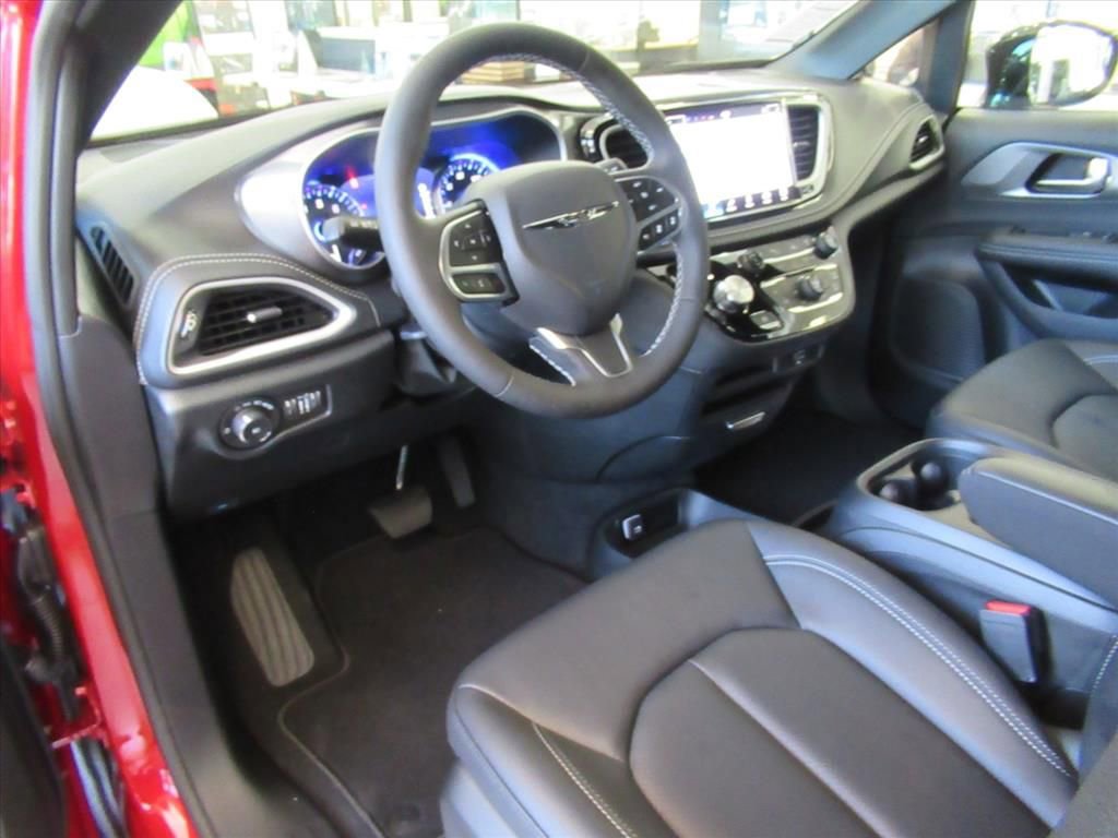 New 2026 Chrysler Pacifica Select image 16